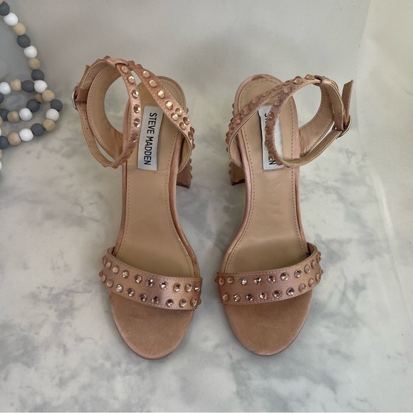 STEVE MADDEN Women’s Maeryn Pink Blush Satin Jeweled StuddedHeels sz 6 - Picture 3 of 10